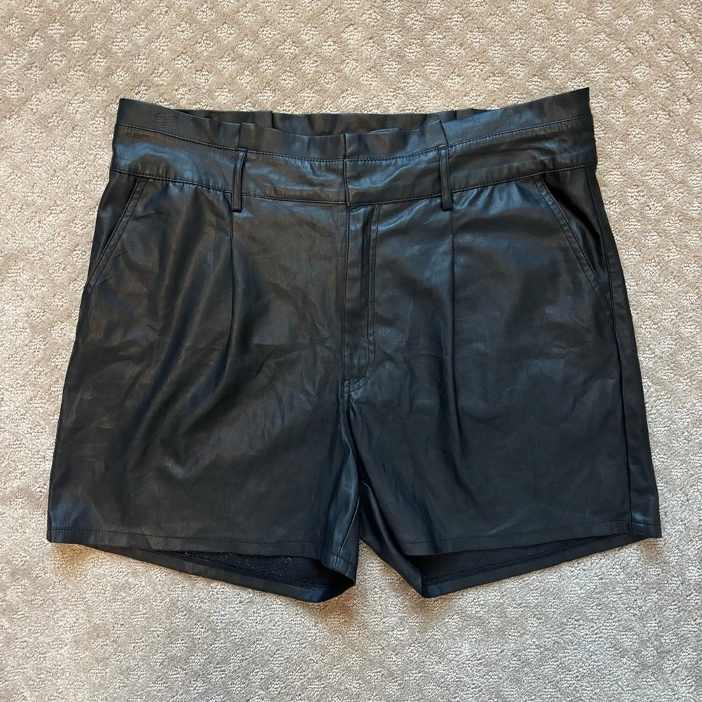 Sofía Jeans by Sofía Vergara Faux Leather Shorts - Picture 2 of 8